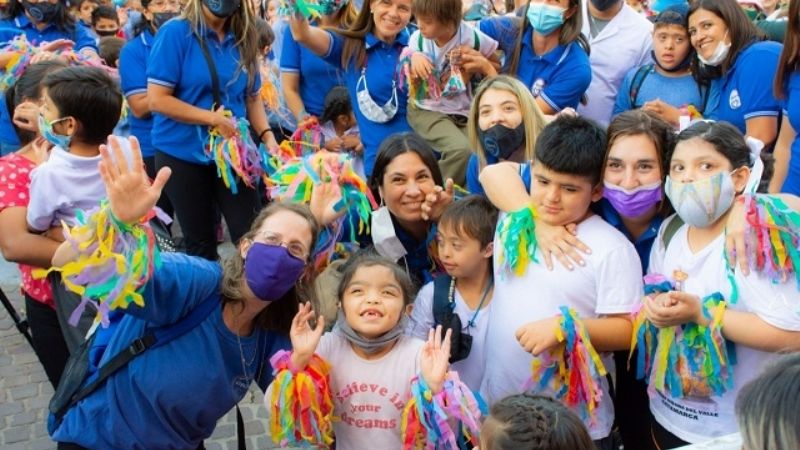 Emotivo y colorido homenaje de los jardines de infantes a la Virgen