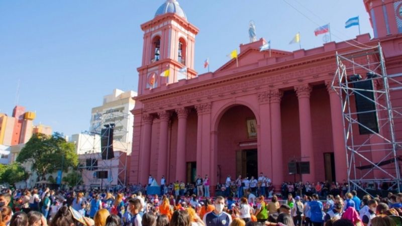 Emotivo y colorido homenaje de los jardines de infantes a la Virgen