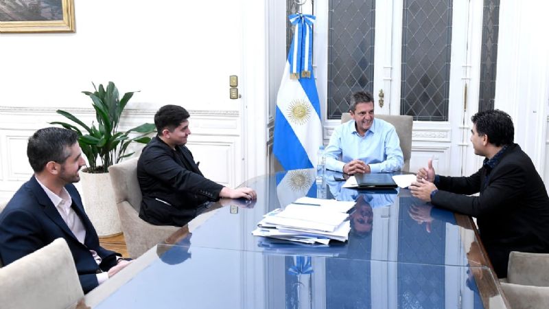 Massa se reunió con representantes del Frente Renovador Catamarca