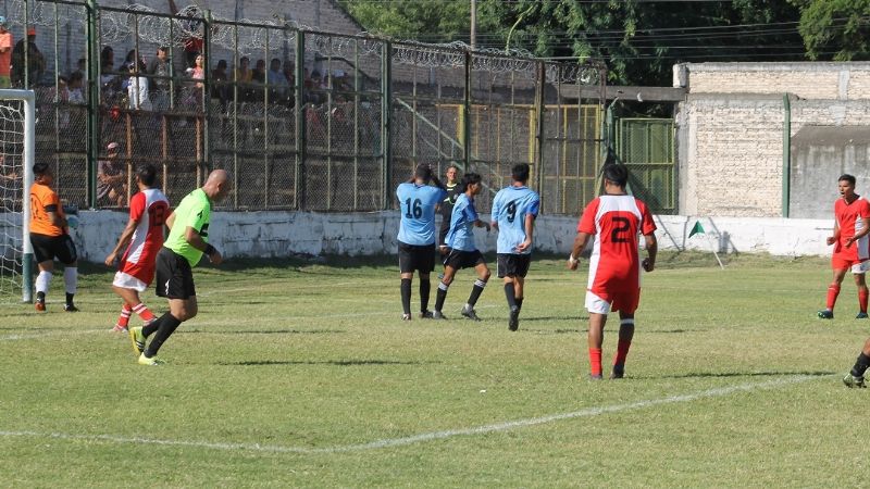 Policial ganó el primer clásico a Villa Cubas: 3 a 2
