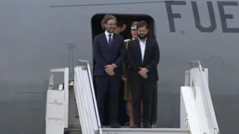 Boric llegó a la Argentina en su primer viaje oficial al exterior