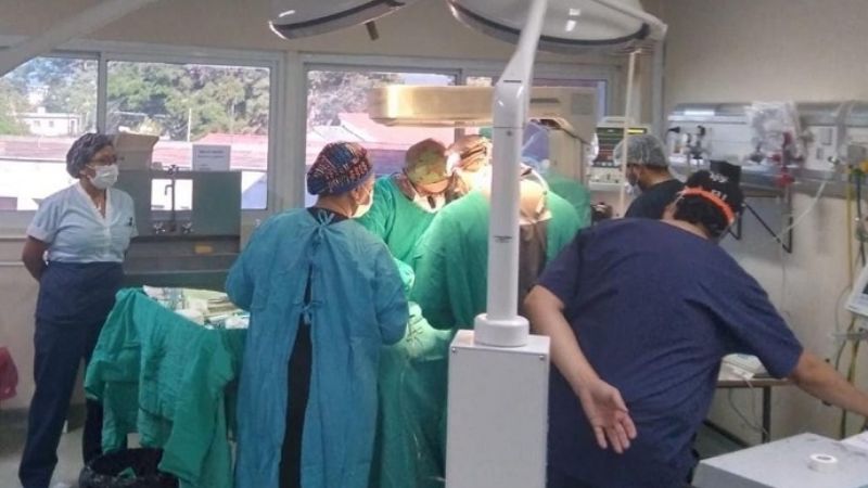 Primera cirugía cardiovascular a un recién nacido