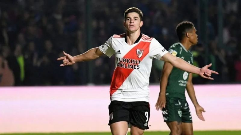 Triplete de Julián en goleada 7-0 y River juega 4tos. en casa