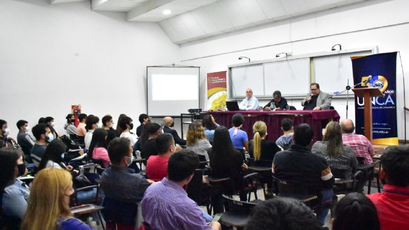 La Facultad de Ciencias Económicas dictó una charla de introducción a las criptomonedas