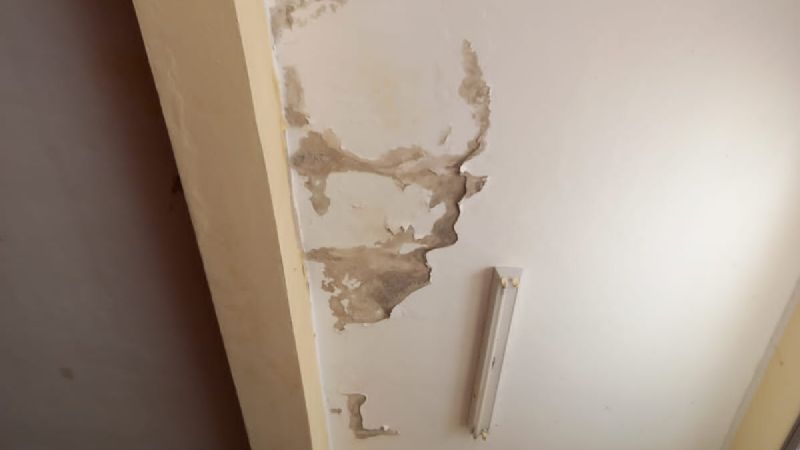 El insólito caso de la Escuela partida en tres