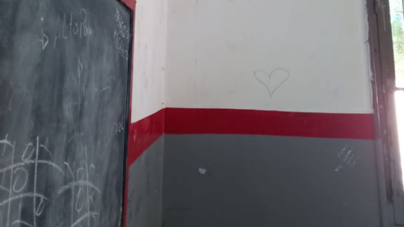 El insólito caso de la Escuela partida en tres