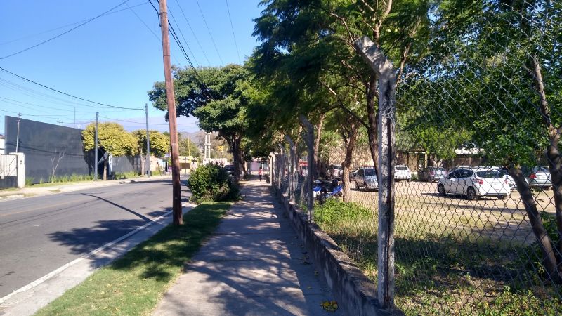 El insólito caso de la Escuela partida en tres