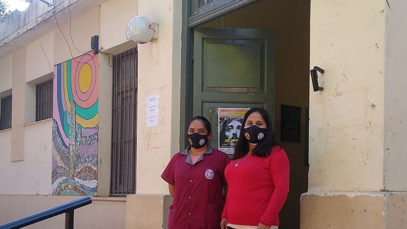 El insólito caso de la Escuela partida en tres