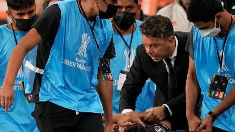 Gallardo confirmó la "fractura de tibia y peroné" de Rojas