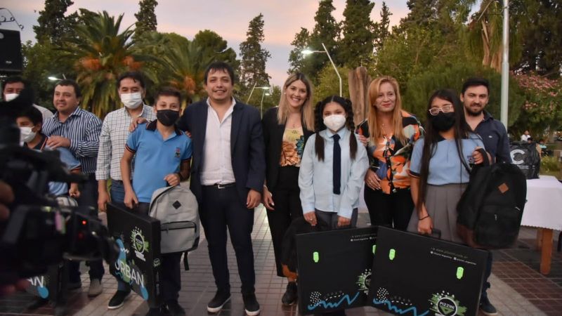 Inauguraron un punto Progresar y entregaron computadoras en Tinogasta