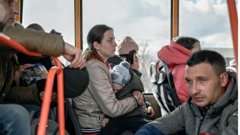 Ucrania acelera las evacuaciones de civiles en el este antes de esperada ofensiva rusa