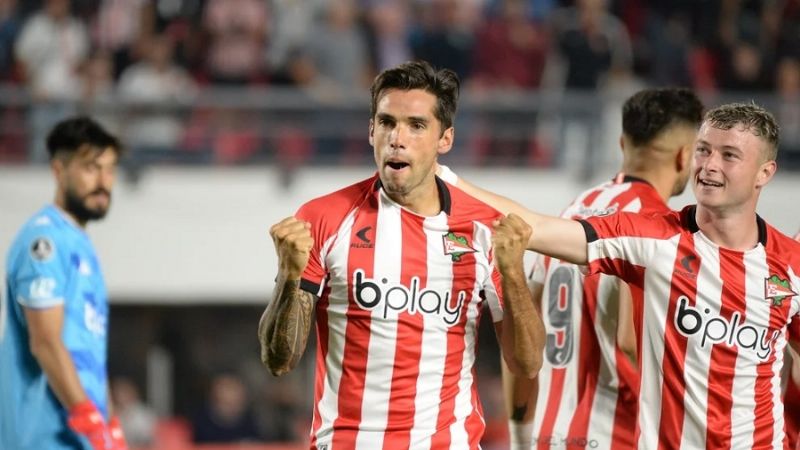 Estudiantes goleó 4-1 a Vélez por la Copa Libertadores