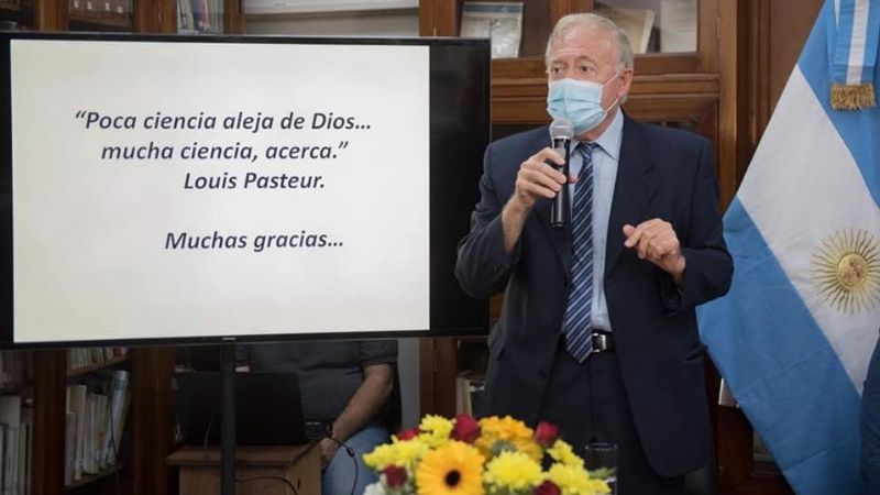“Tres dosis anti Covid, vacuna contra la gripe y barbijo”