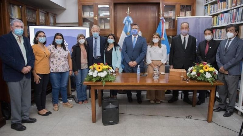 “Tres dosis anti Covid, vacuna contra la gripe y barbijo”