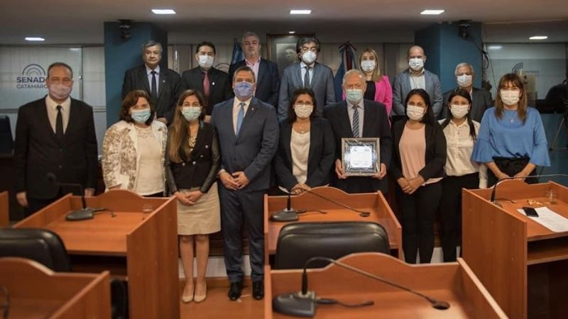 “Tres dosis anti Covid, vacuna contra la gripe y barbijo”