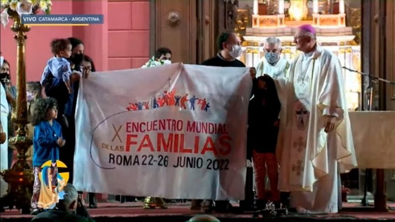 Homenaje de las familias y serenata a la Virgen