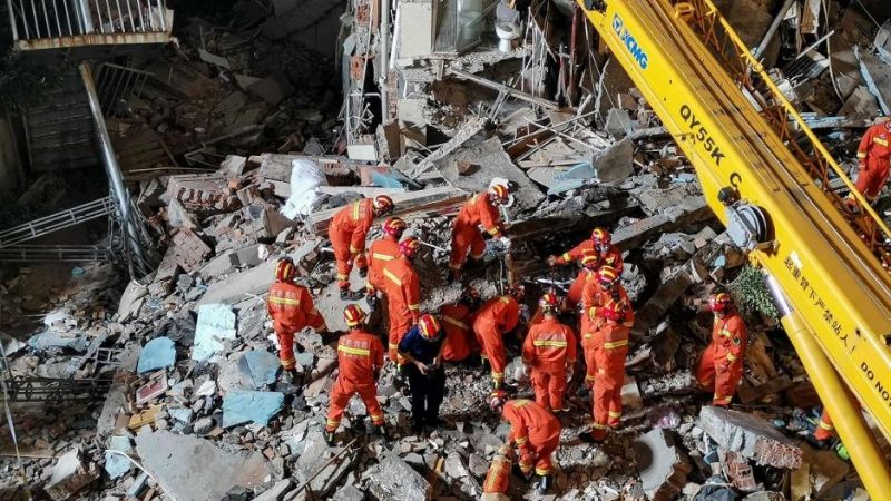 Se derrumbó un edificio donde funcionaba un cine y hay 39 desaparecidos