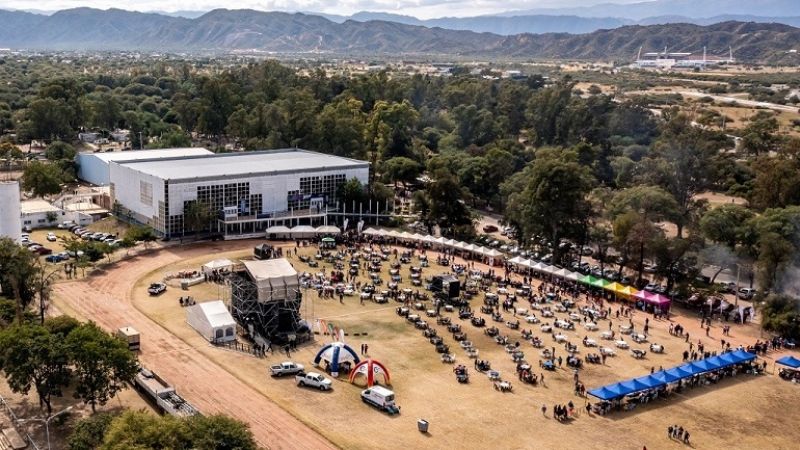 Fiesta popular por el día del trabajador