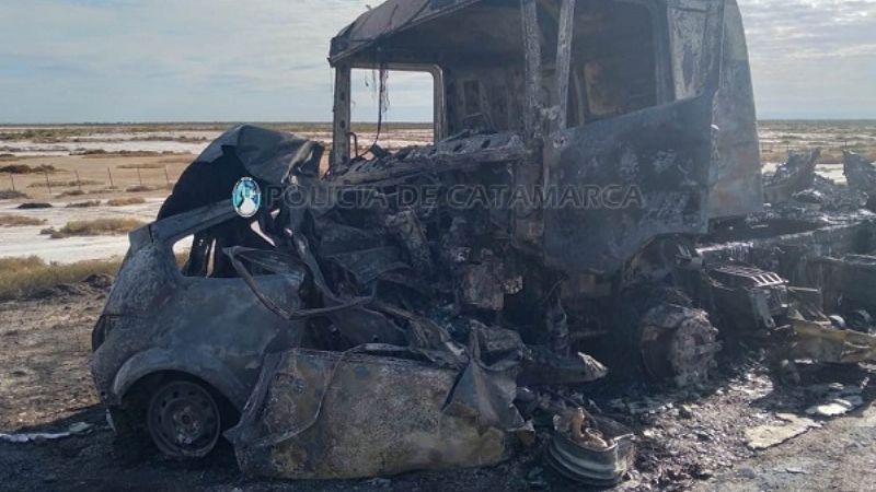 Explosión y muerte: camión cisterna chocó violentamente contra un automóvil