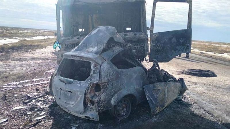 Explosión y muerte: camión cisterna chocó violentamente contra un automóvil