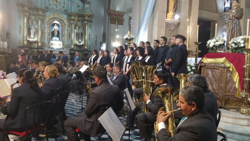 Misas y ofrendas en víspera del Natalicio de Fray Mamerto Esquiú