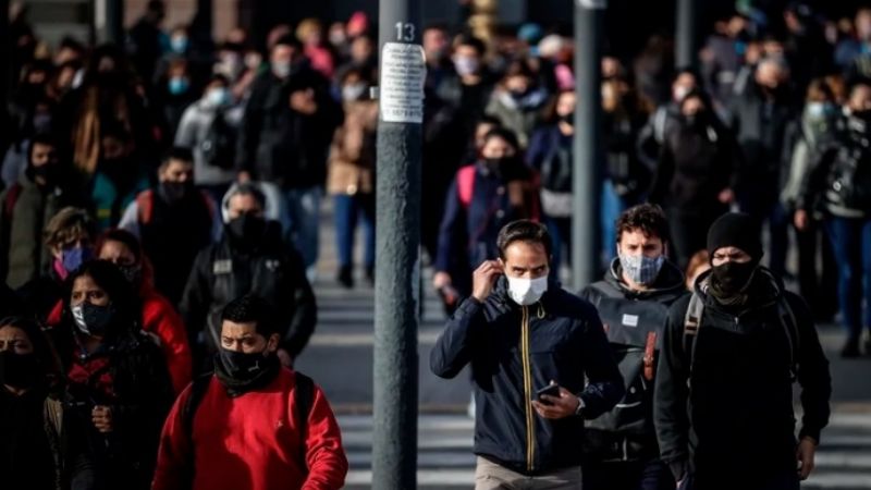 Los casos de COVID subieron el 110% en tres semanas