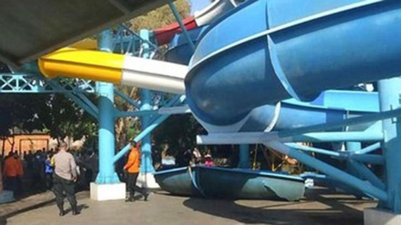 Colapsó un tobogán de agua y 16 nenes cayeron desde 10 metros
