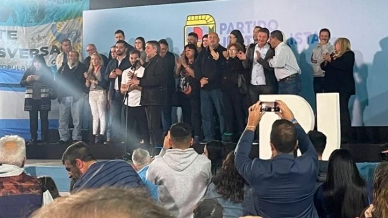 Máximo Kirchner: “Cuando uno quiere conducir, debe saber obedecer”