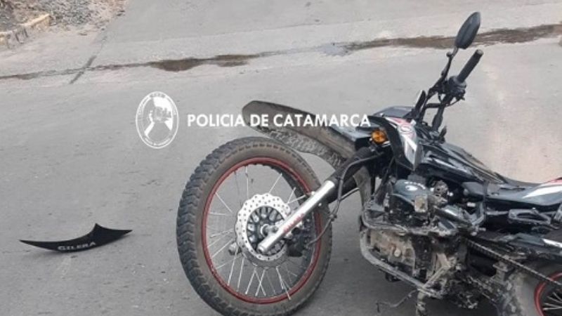 Un auto y una motocicleta protagonizaron un siniestro vial