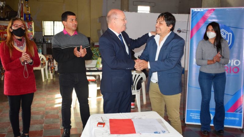 Firmaron convenio para la entrega de anteojos