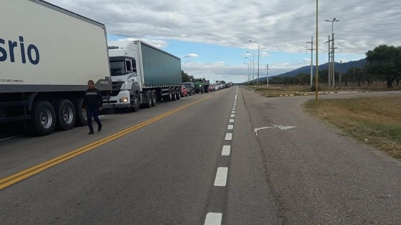 Pobladores de Nueva Coneta cortan Ruta Nacional 38