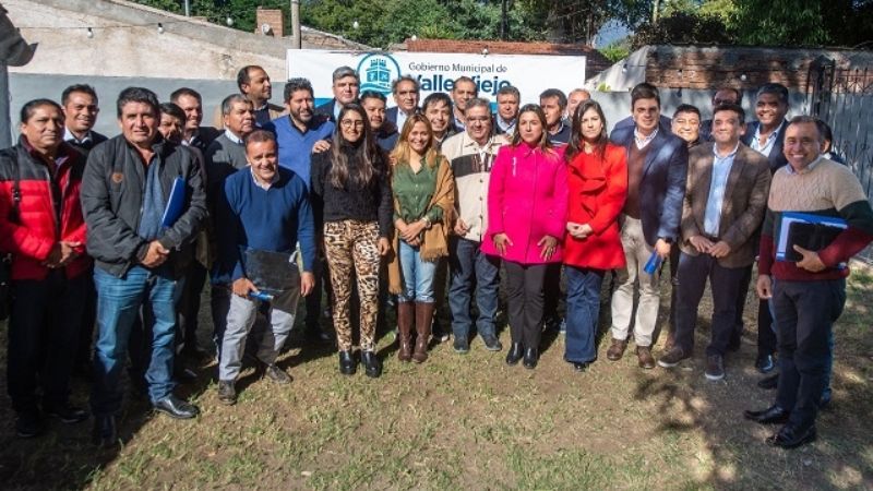 Gobierno asistirá a intendentes para el pago del medio aguinaldo