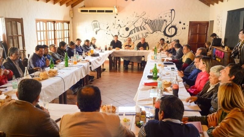 Gobierno asistirá a intendentes para el pago del medio aguinaldo