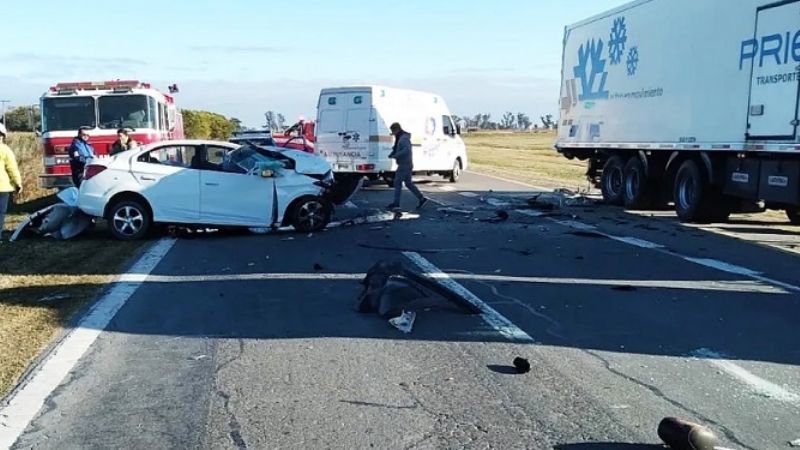 Chocaron contra la parte trasera de un camión: murió una familia completa