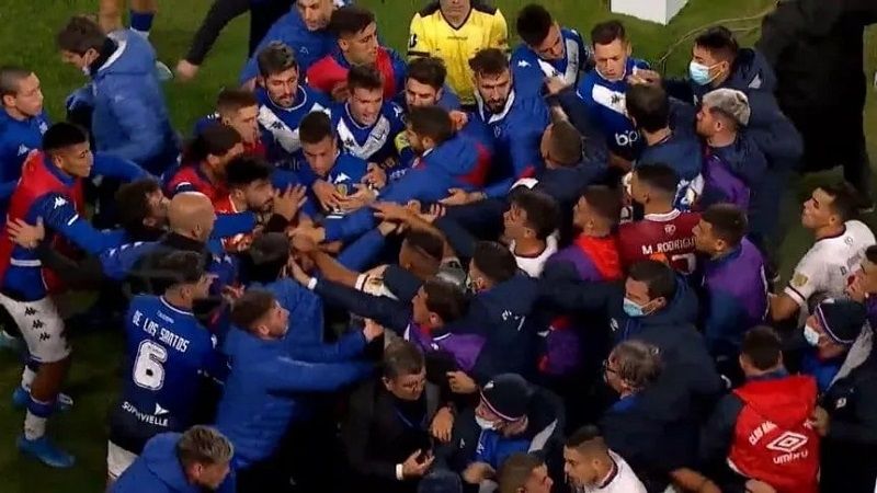 Triunfazo de Vélez que renovó su ilusión en Uruguay