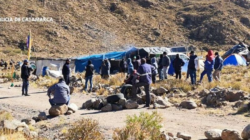 Nuevos enfrentamientos entre anti mineros y la policía