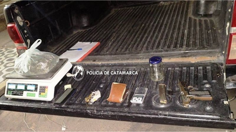 Detienen a un policia con droga