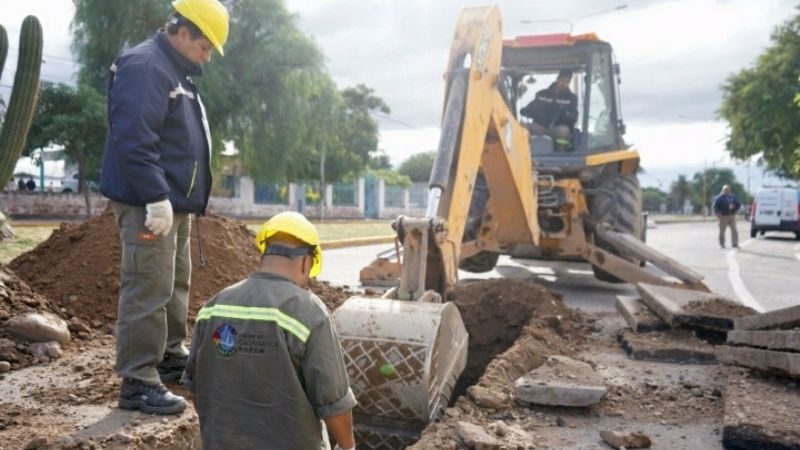 Obra de saneamiento en Avenida Presidente Castillo