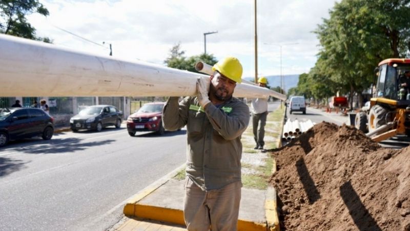 Obra de saneamiento en Avenida Presidente Castillo