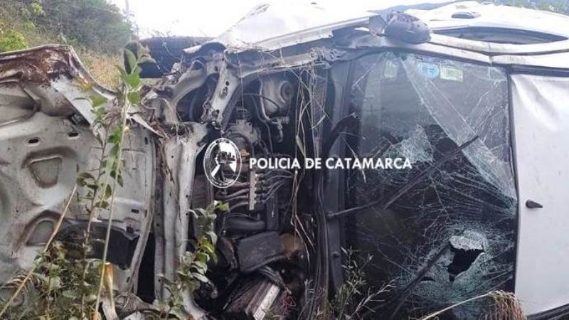 Dos heridos por vuelco en Paclín