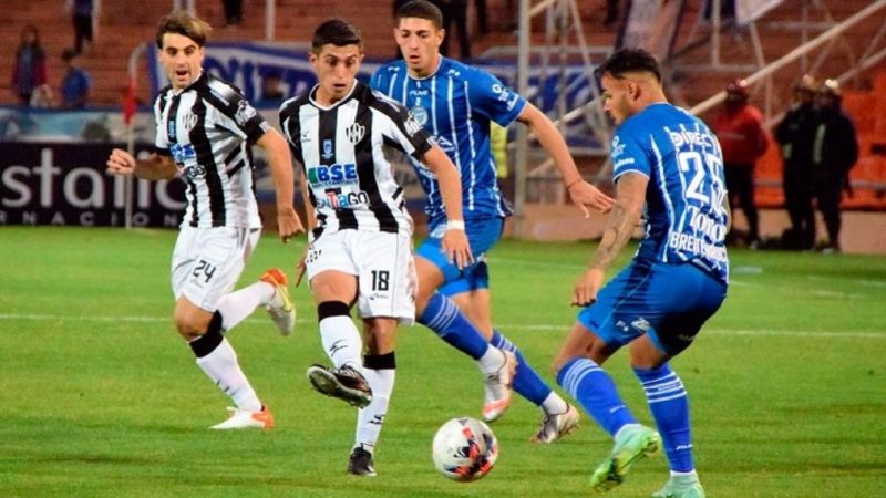 Defensa está entrando; “Bicho” y “Globito” ahí…