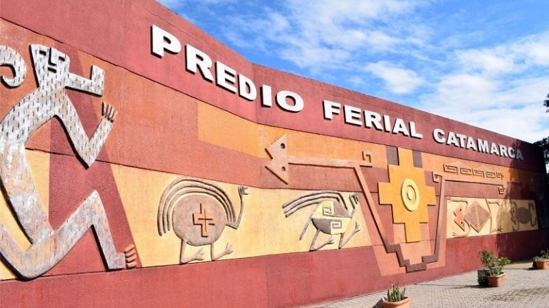 El artista Raúl Guzmán restauró sus obras del Predio Ferial Catamarca