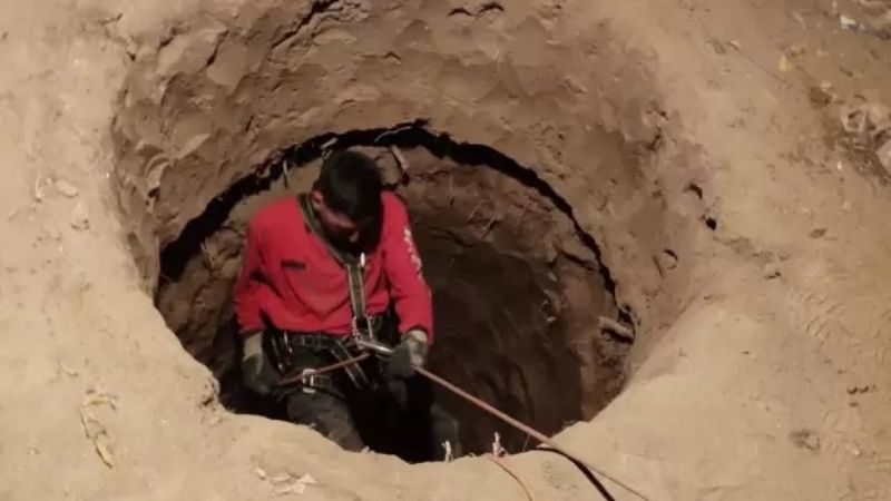 Un hombre topo cavó tanto que no pudo salir