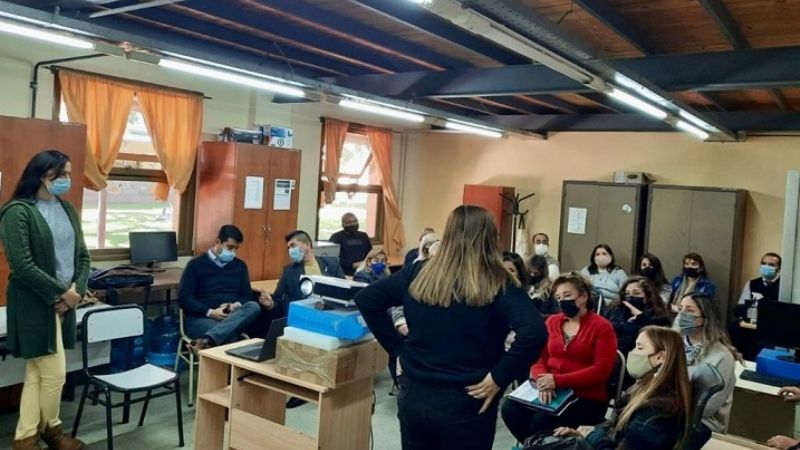 Asesorías de salud integral del Plan Enia para escuelas secundarias