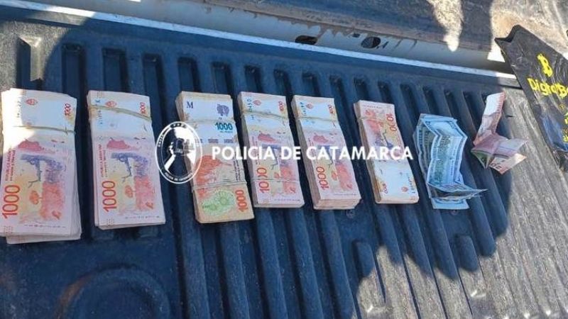 Se bajó a realizar unas compras y le robaron la camioneta