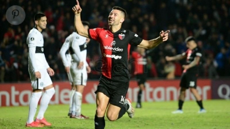 Colón quiere asegurar el primer lugar de su grupo frente a Peñarol, en Montevideo