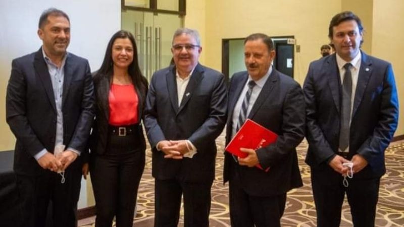 El gobernador está participando de la reunión de Gobernadores en Tucumán