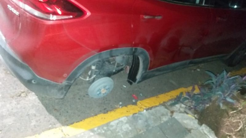 Atraparon a dos roba ruedas