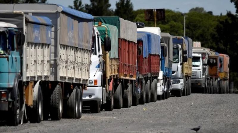 Falta de gasoil: transportistas preparan una medida de fuerza