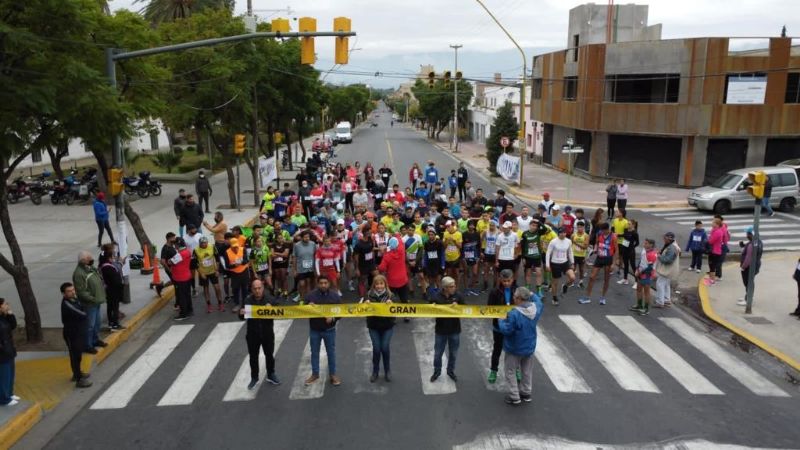 Más de 200 participantes en el maratón de la UNCA